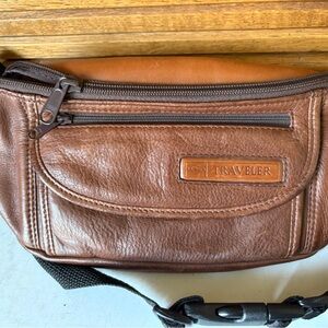 L.L.Bean Vintage Traveler bag or fanny pack Stylish brown leather belt bag